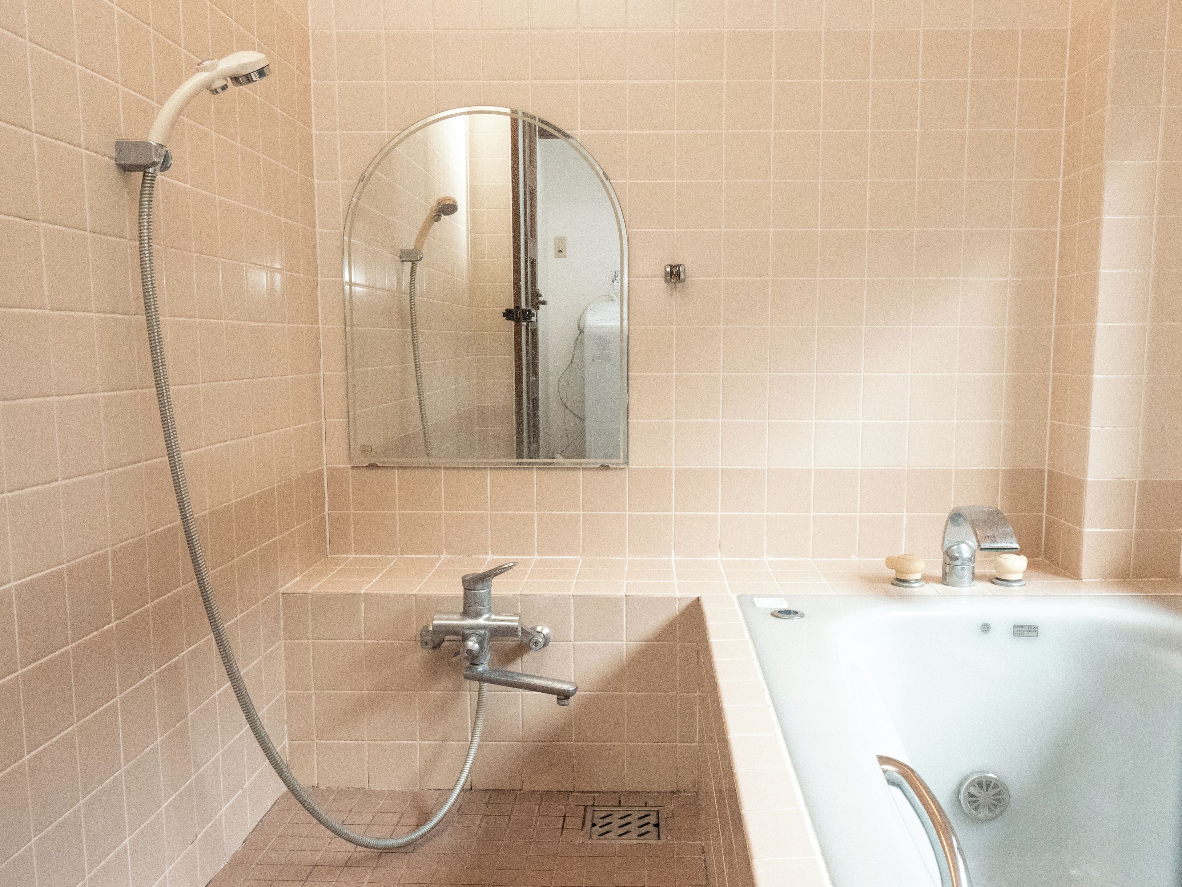 Comfort-Haus, Balkon, Parkblick | Badezimmer | Badewanne und Dusche (separat), Handtücher, Shampoo, Toilettenpapier