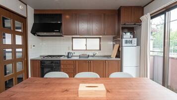 Comfort House, Balcony, Park View | Private kitchen | Full-size fridge, microwave, stovetop, highchair