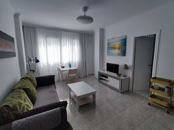 Living area - Brisa Marina apartment 2 minutes from the beach, bright and all inclusive (Las Palmas de Gran Canaria)