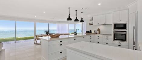 Mikrowelle, Ofen, Herdplatte, Geschirrspüler