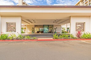 Exterior - Valley Isle Resort #104 - Vacation West Maui (Lahaina)