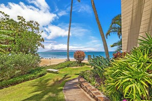 On the beach - Valley Isle Resort #104 - Vacation West Maui (Lahaina)