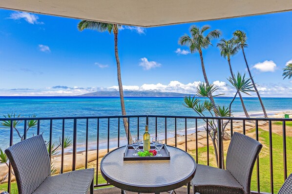 Outdoor dining - Valley Isle Resort #209 - Vacation West Maui (Lahaina)