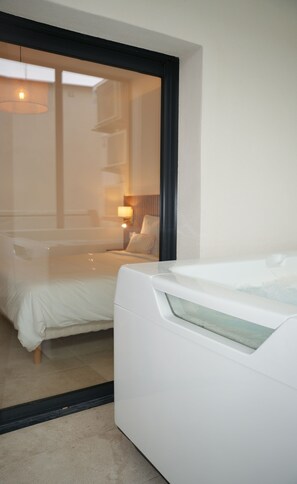 1 bedroom, in-room safe, desk, iron/ironing board