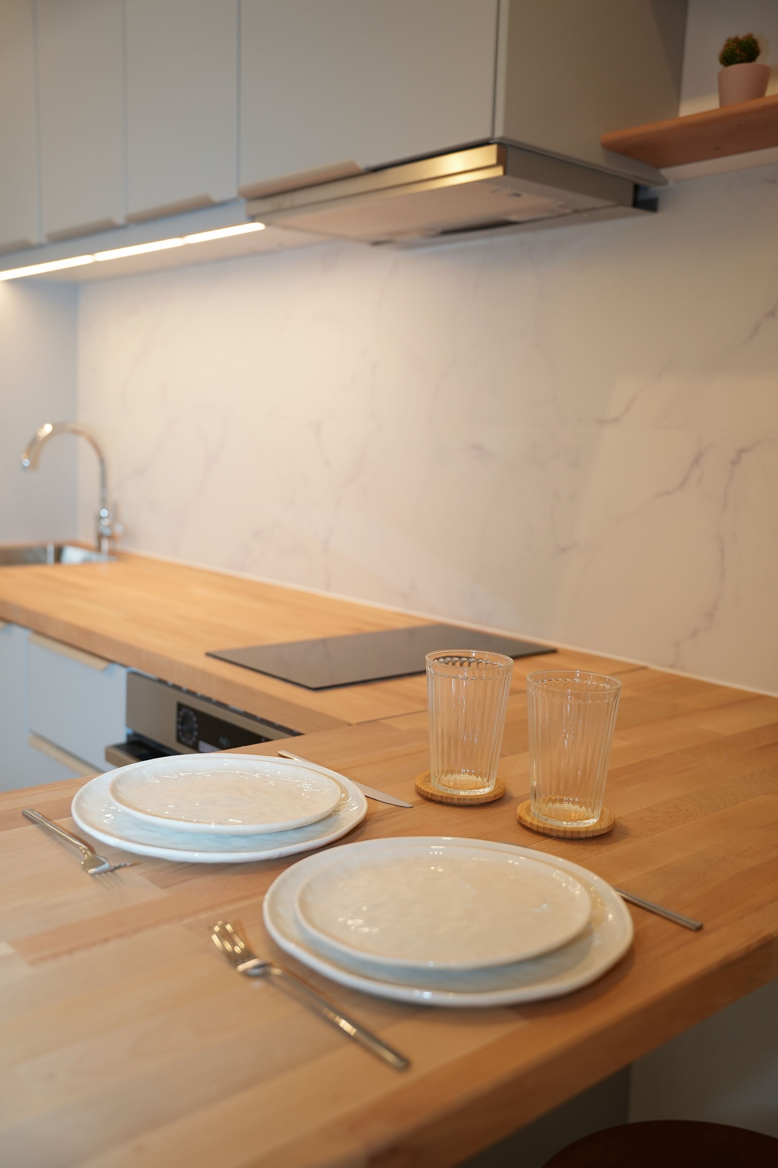 Micro-ondes, four, plaque de cuisson, lave-vaisselle