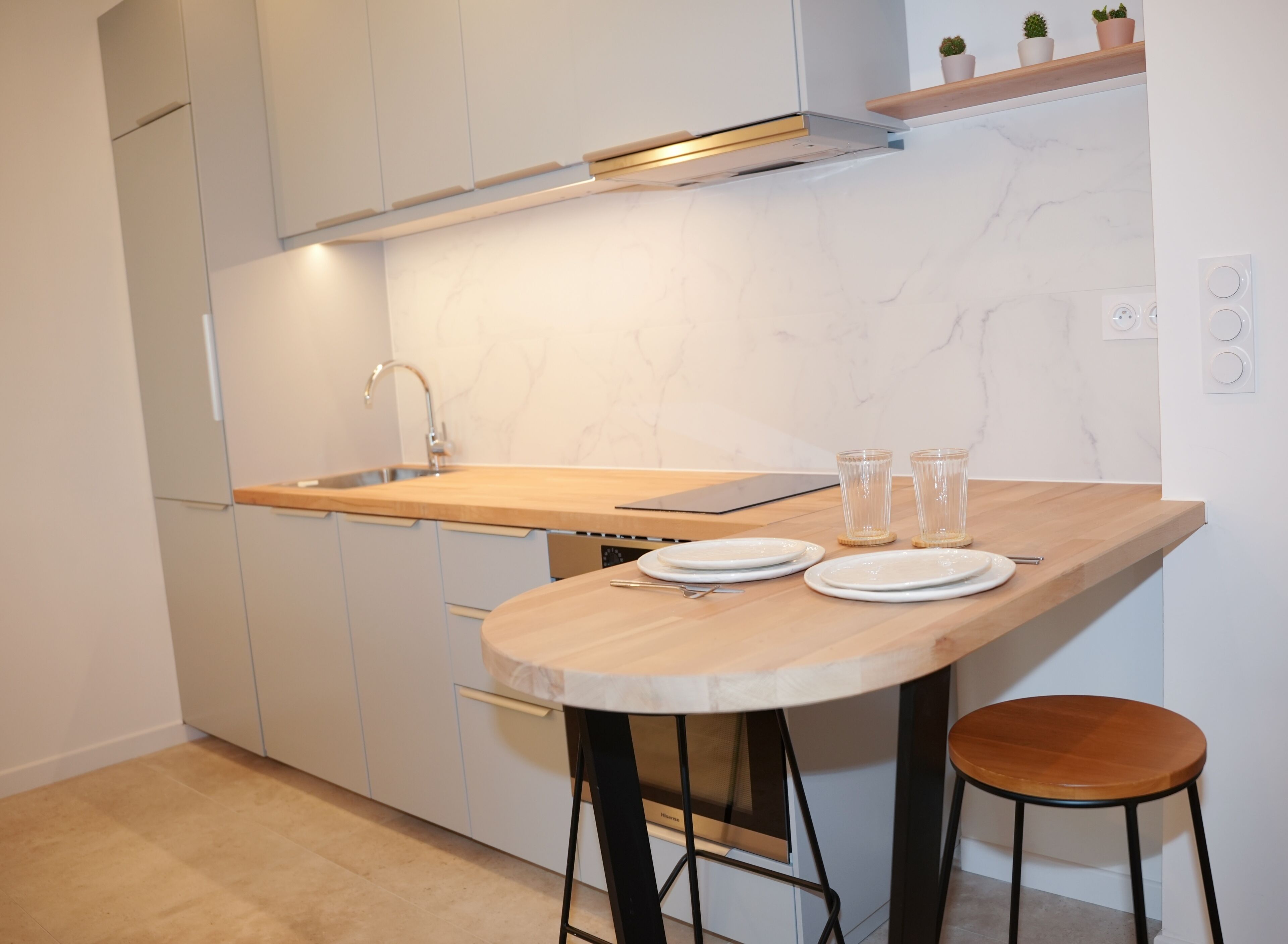 Micro-ondes, four, plaque de cuisson, lave-vaisselle