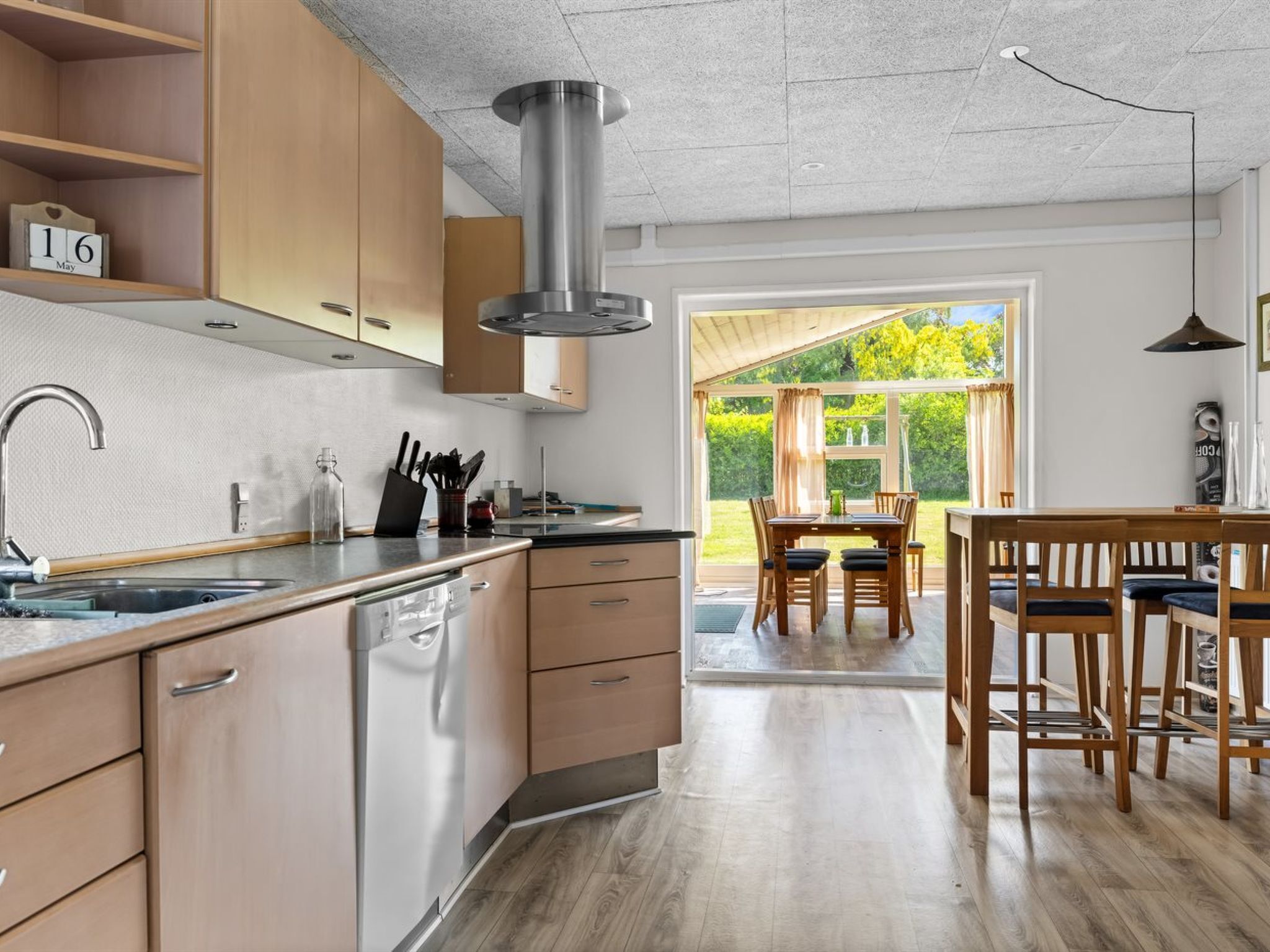 Fridge, microwave, dishwasher, cookware/dishes/utensils