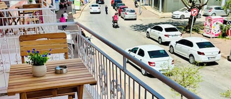 Comfort Room, Balcony, City View
