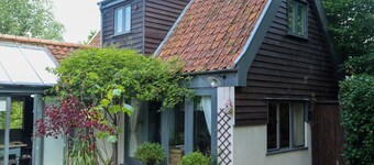 Swift Host | Beautiful Flint Cottage | Two Bedroom | Close to River