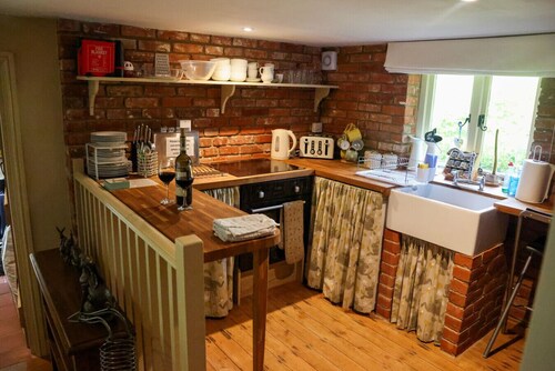 Swift Host | Beautiful Flint Cottage | Two Bedroom | Close to River