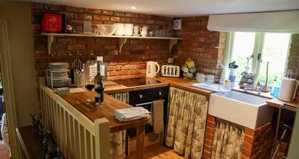 Swift Host | Beautiful Flint Cottage | Two Bedroom | Close to River
