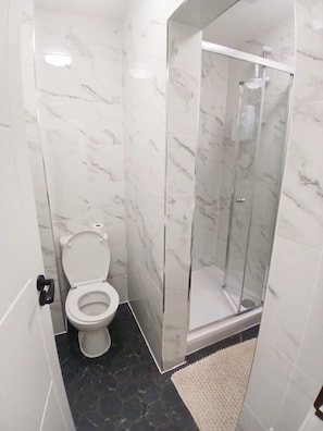 Handtücher, Seife, Toilettenpapier