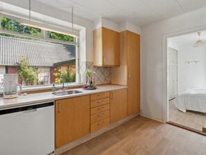 Fridge, microwave, dishwasher, cookware/dishes/utensils