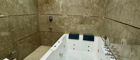 Private spa tub