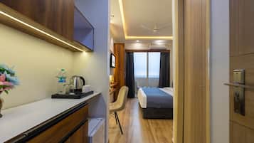Executive Double Room, Balcony, City View | Egyptian cotton sheets, premium bedding, individually decorated