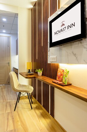 Executive Double Room, Balcony, City View | Egyptian cotton sheets, premium bedding, individually decorated