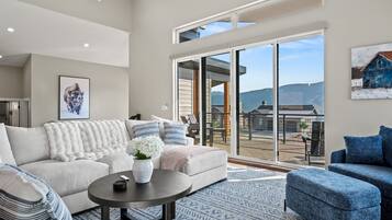 Smart TV, fireplace, video games