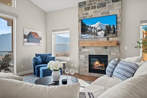 Smart-TV, Kamin, Videospiele