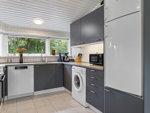 Fridge, microwave, dishwasher, cookware/dishes/utensils