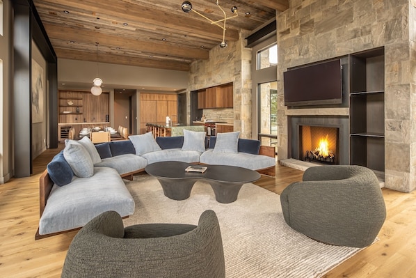 TV, fireplace