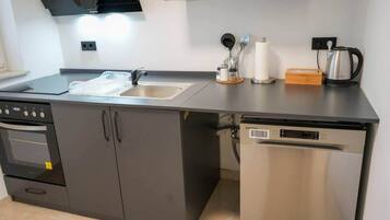 Kühlschrank, Ofen, Herdplatte, Geschirrspüler