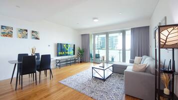 Apartment, City View | Living area