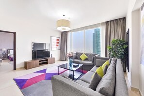 Smart TV, fireplace, DVD player, books