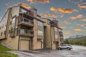 Exterior - Condo with Pool Table, Mountain Views! Close to Ski Run! (Big Sky)