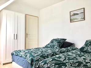 3 chambres, fer et planche à repasser, Wi-Fi, literie fournie
