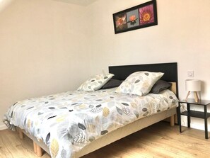 3 chambres, fer et planche à repasser, Wi-Fi, literie fournie