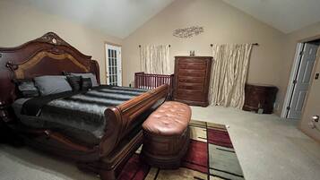 5 bedrooms, desk, free WiFi, bed sheets