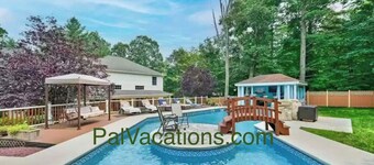 Cheerful 5-bedroom resort with private pool in charming Pocono mountains