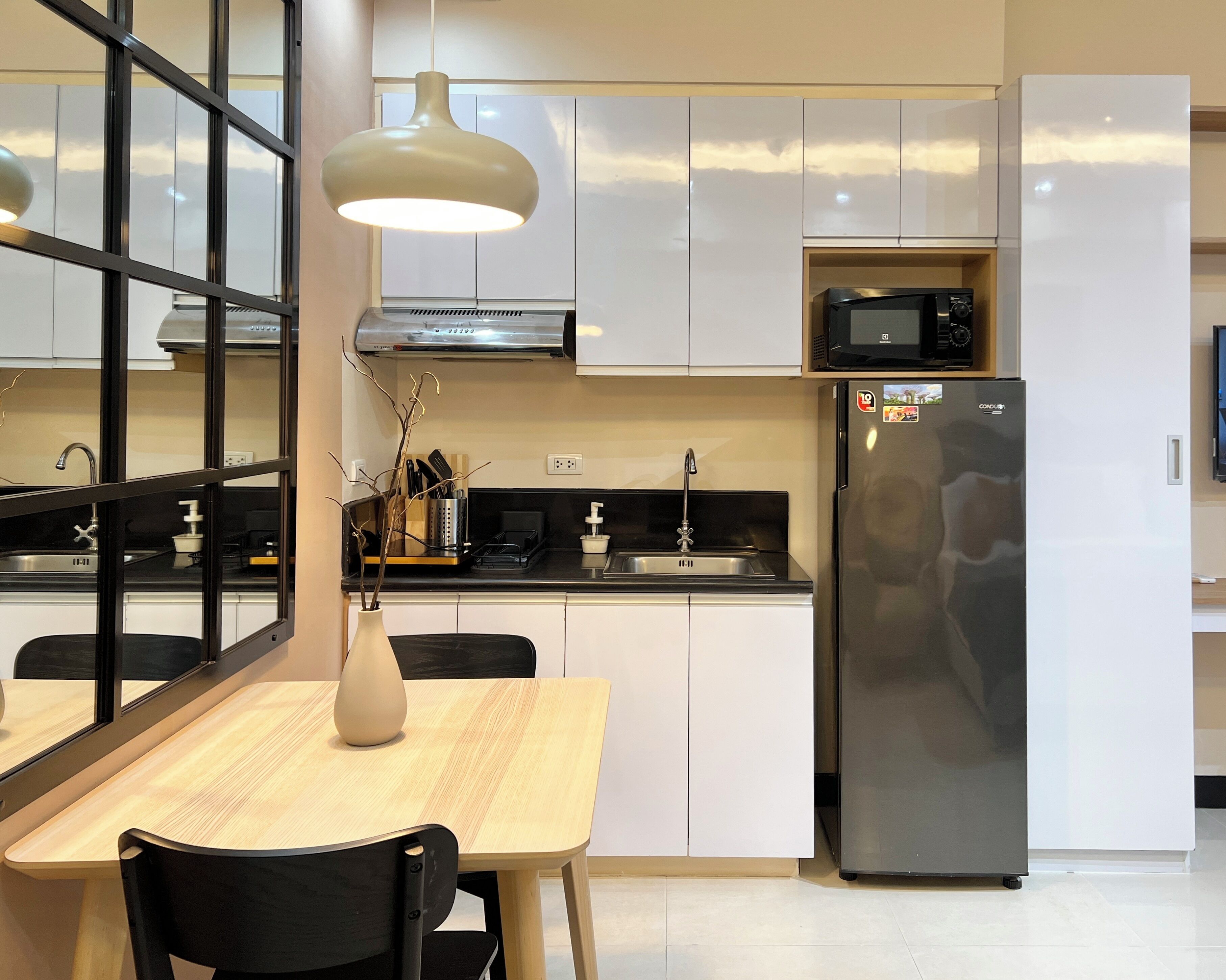 Fridge, microwave, stovetop, electric kettle