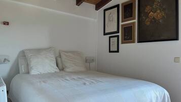 3 dormitorios, cuna de viaje, wifi gratis y ropa de cama