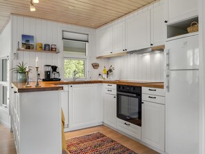 Fridge, microwave, dishwasher, cookware/dishes/utensils