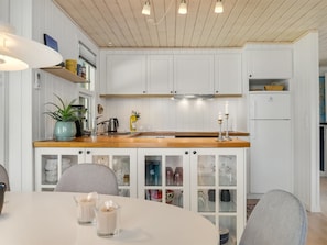 Fridge, microwave, dishwasher, cookware/dishes/utensils