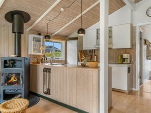 Frigorifero, lavastoviglie, pentole/stoviglie/utensili