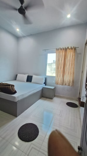Deluxe Double Room, Air conditioning | Hypo-allergenic bedding, desk, free WiFi