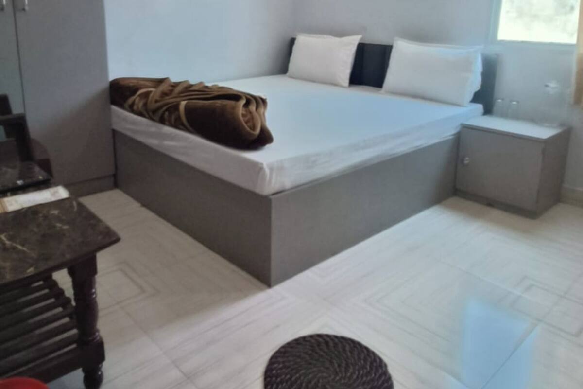 Deluxe Double Room, Air conditioning | Hypo-allergenic bedding available, desk, WiFi (free)