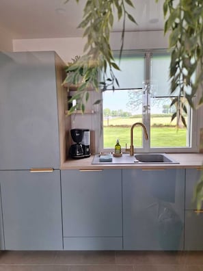 Fridge, microwave, oven, stovetop - Villa l'Escale with large garden (Daubeuf-Serville)