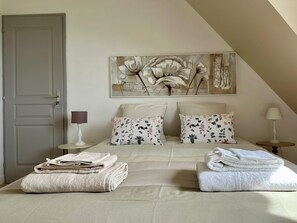 4 Schlafzimmer, Schreibtisch, Bügeleisen/Bügelbrett, Reisekinderbett