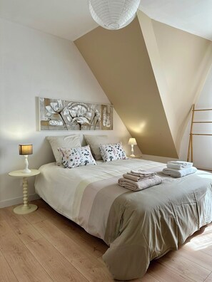 4 Schlafzimmer, Schreibtisch, Bügeleisen/Bügelbrett, Reisekinderbett