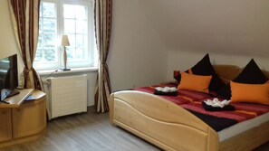 10 bedrooms, iron/ironing board, WiFi, bed sheets