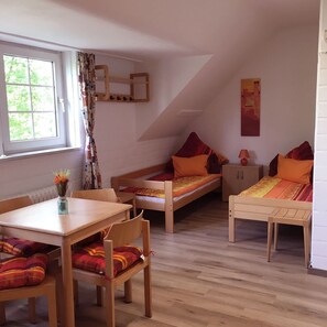10 bedrooms, iron/ironing board, WiFi, bed sheets
