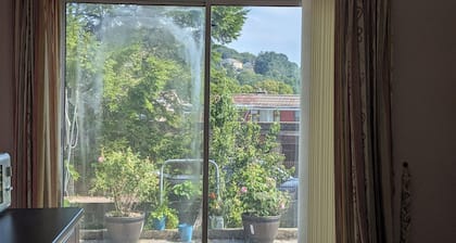 4 Bedroom bungalow in Swansea. Just a shot drive to Mumbles and great beaches.