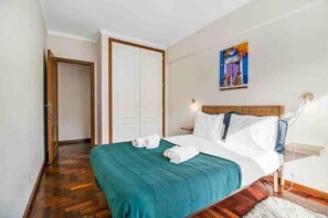 3 bedrooms, desk, iron/ironing board, WiFi