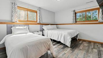 4 bedrooms, desk, iron/ironing board, free WiFi