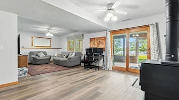 Smart TV, fireplace, computer monitors