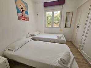 Apartment | 2 bedrooms, iron/ironing board - Seaside Apartment With Terrace and Wi-fi (Benidorm)