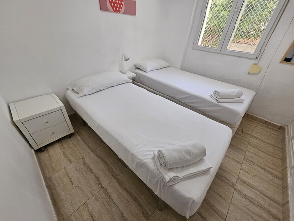 Apartment | 2 bedrooms, iron/ironing board - Seaside Apartment With Terrace and Wi-fi (Benidorm)